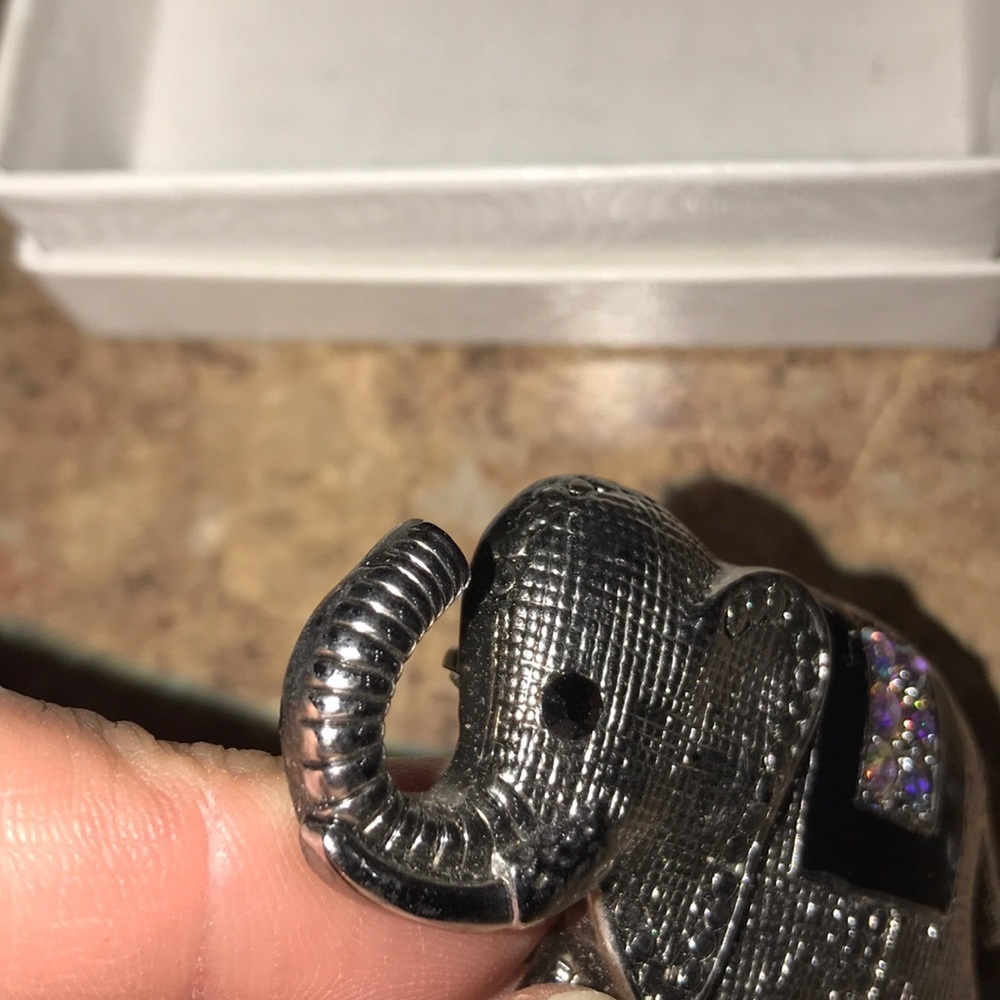 NWOT Beautiful Elephant Pin - Picture 3 of 9